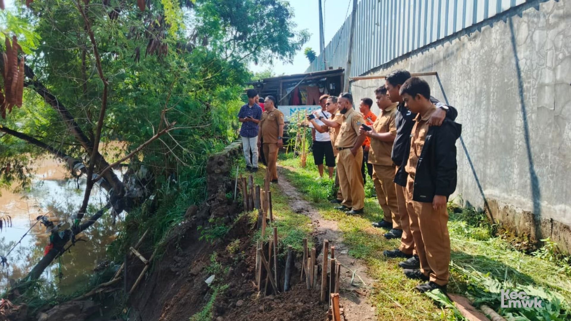 Gerak Cepat! Camat Lemahwungkuk Turun Langsung Pantau Lokasi Pascabanjir di Pegambiran