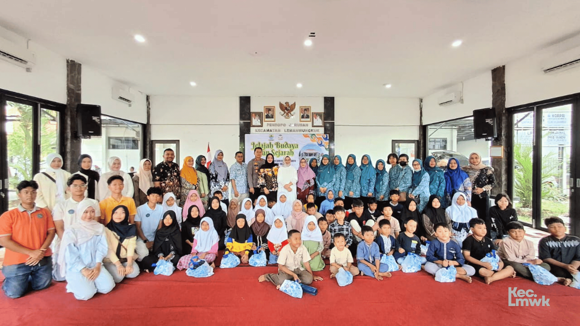 Santunan Anak Yatim dan Edukasi Sejarah Warnai Peringatan Hari Jadi Cirebon ke-599 di Kecamatan Lemahwungkuk