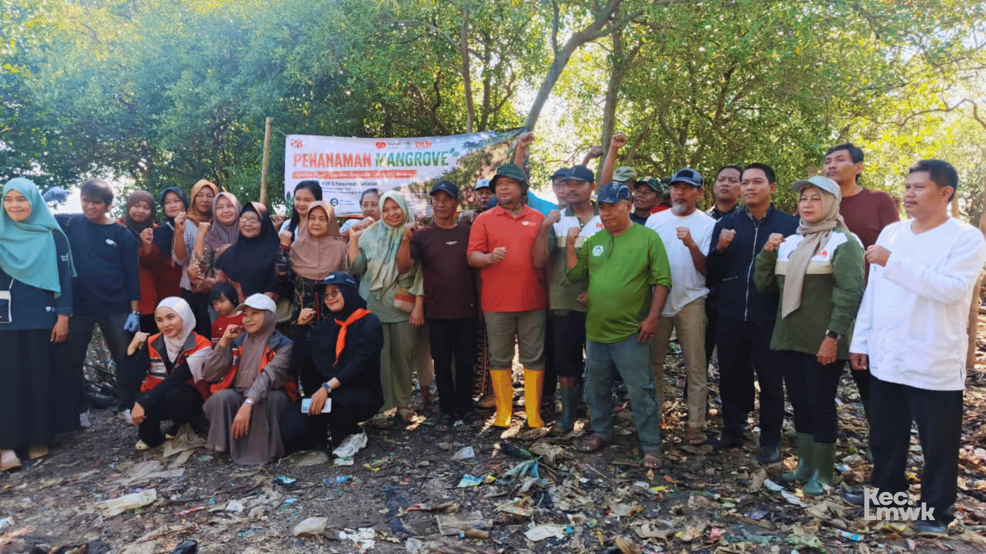 Kecamatan Lemahwungkuk Dukung Aksi Penanaman Mangrove dalam Peringatan Milad ke-28 Rumah Zakat